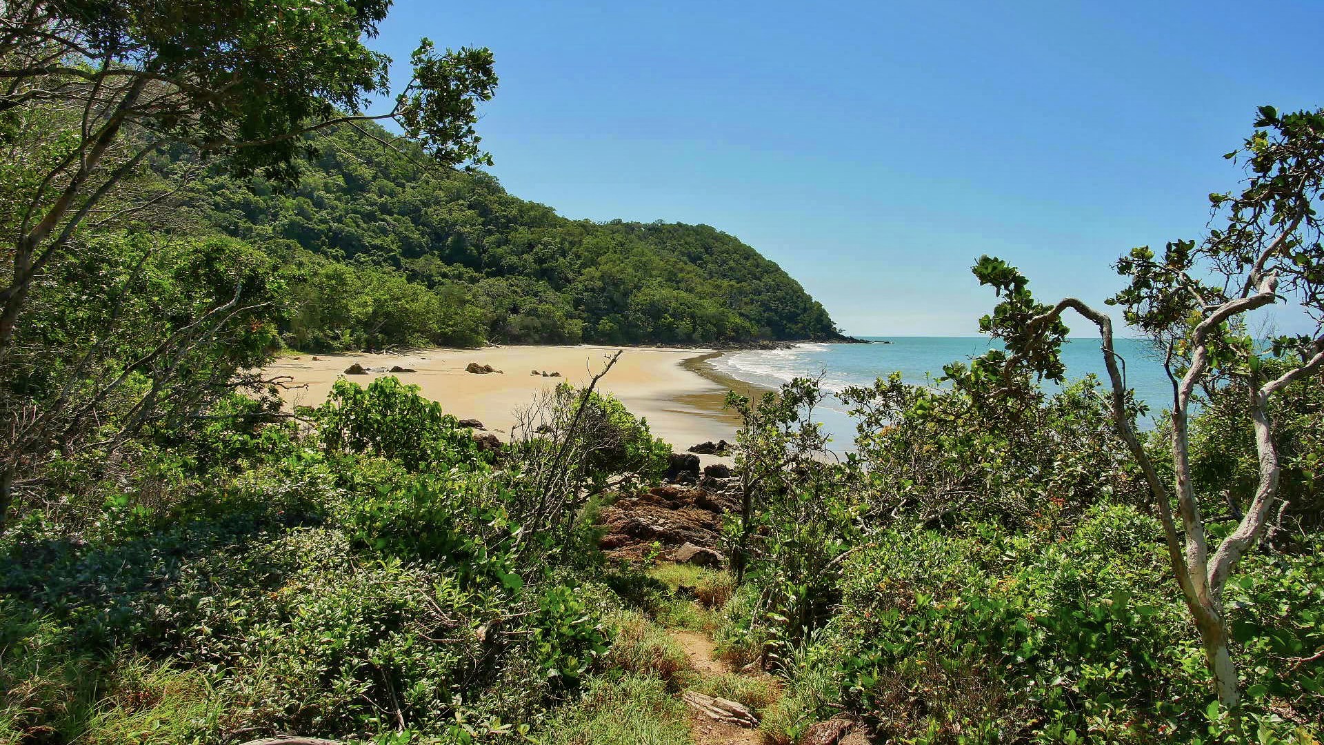 You are currently viewing Cow Bay Beach