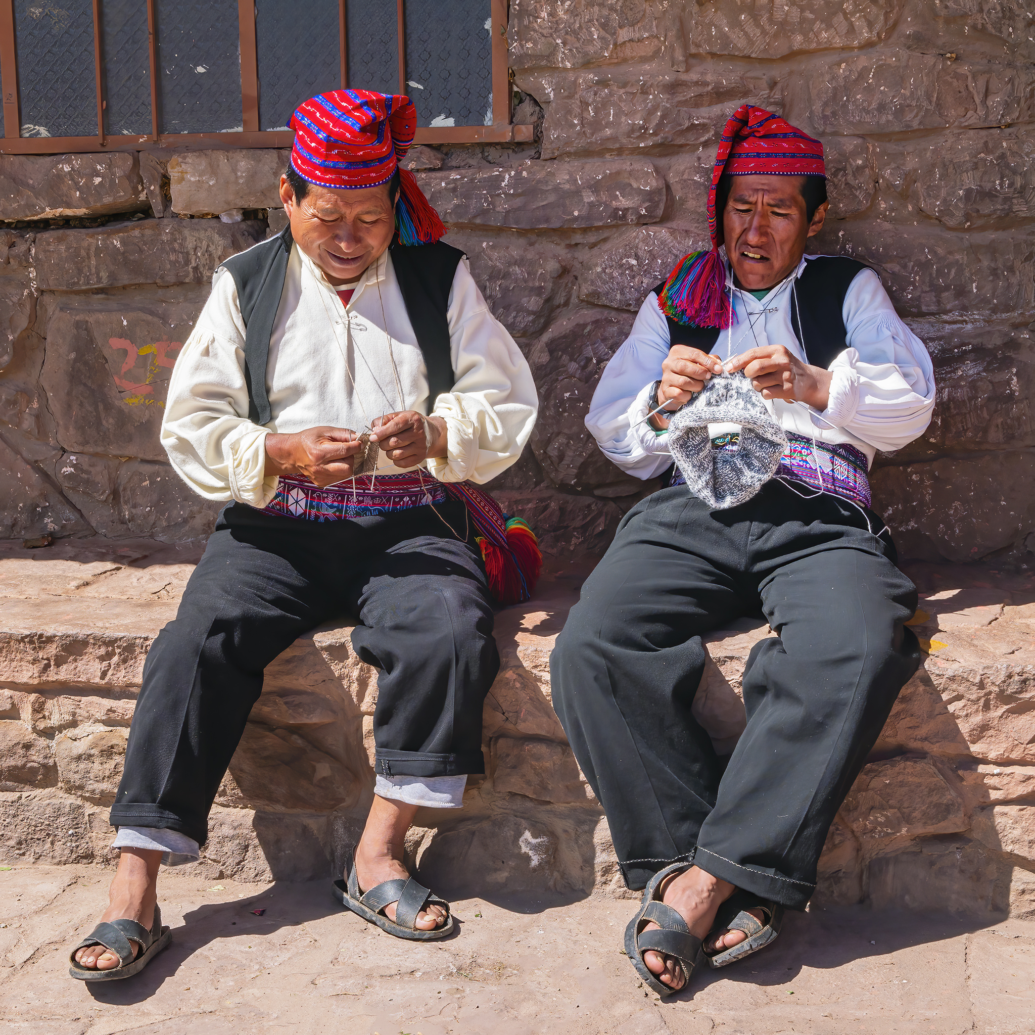 Read more about the article Taquile’s Knitting Men